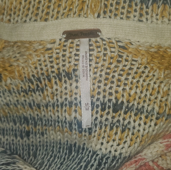 FREE PEOPLE SNOCONE HOODED SWEATER. SIZE MEDIUM - Picture 4 of 6